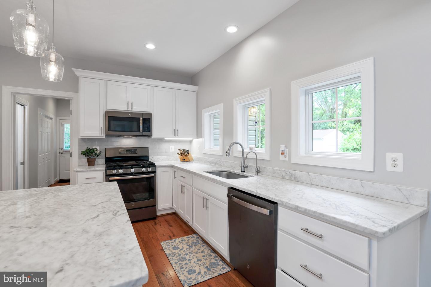 6436 HOLYOKE DR, ANNANDALE, Virginia 22003, 4 Bedrooms Bedrooms, ,3 BathroomsBathrooms,Residential,For sale,6436 HOLYOKE DR,VAFX2255696 MLS # VAFX2255696