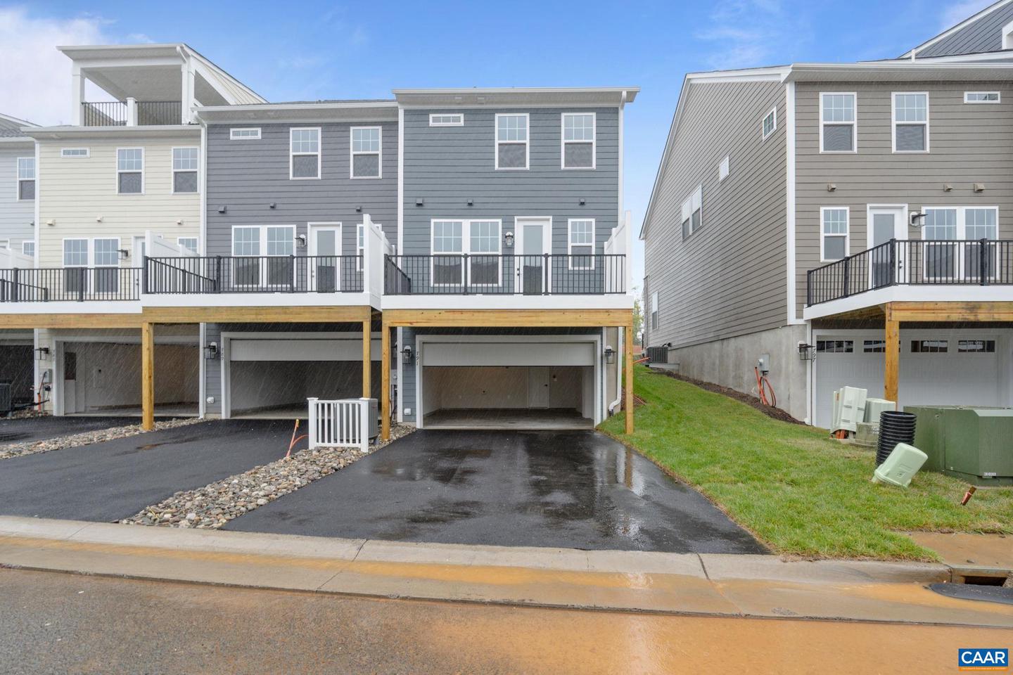 27 WOODBURN RD, CHARLOTTESVILLE, Virginia 22901, 3 Bedrooms Bedrooms, ,2 BathroomsBathrooms,Residential,For sale,27 WOODBURN RD,666782 MLS # 666782