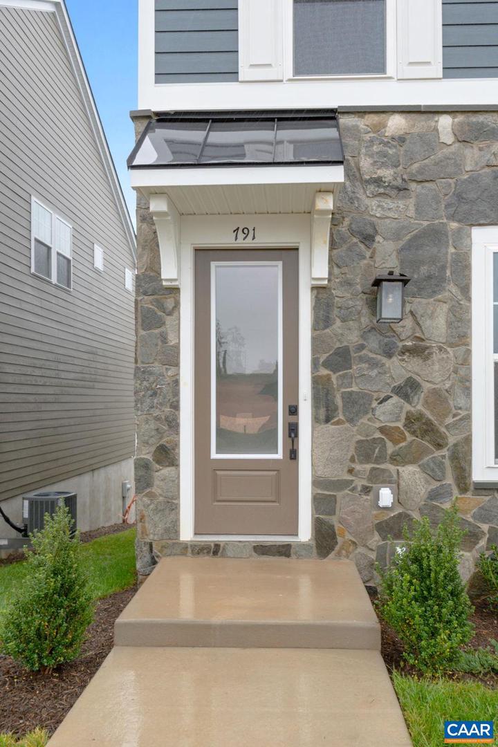 27 WOODBURN RD, CHARLOTTESVILLE, Virginia 22901, 3 Bedrooms Bedrooms, ,2 BathroomsBathrooms,Residential,For sale,27 WOODBURN RD,666782 MLS # 666782