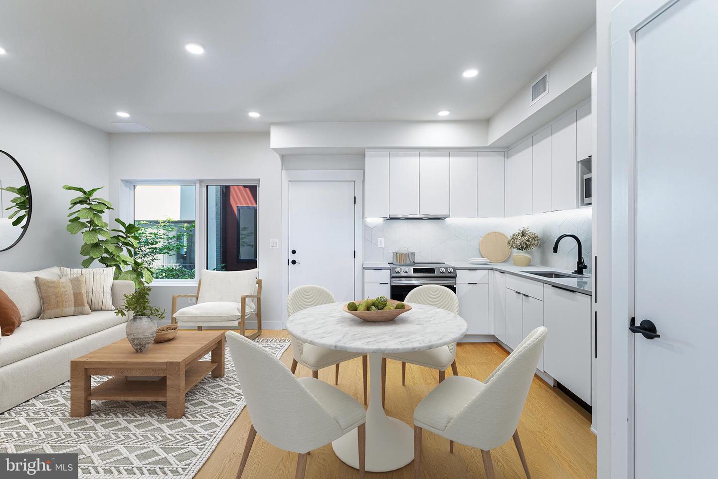 733 8TH ST SE #202, WASHINGTON, District Of Columbia 20003, 2 Bedrooms Bedrooms, ,2 BathroomsBathrooms,Residential,For sale,733 8TH ST SE #202,DCDC2210524 MLS # DCDC2210524