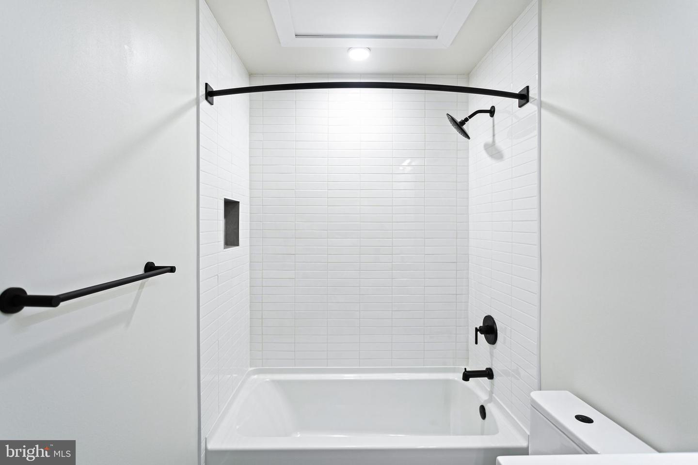 733 8TH ST SE #202, WASHINGTON, District Of Columbia 20003, 2 Bedrooms Bedrooms, ,2 BathroomsBathrooms,Residential,For sale,733 8TH ST SE #202,DCDC2210524 MLS # DCDC2210524