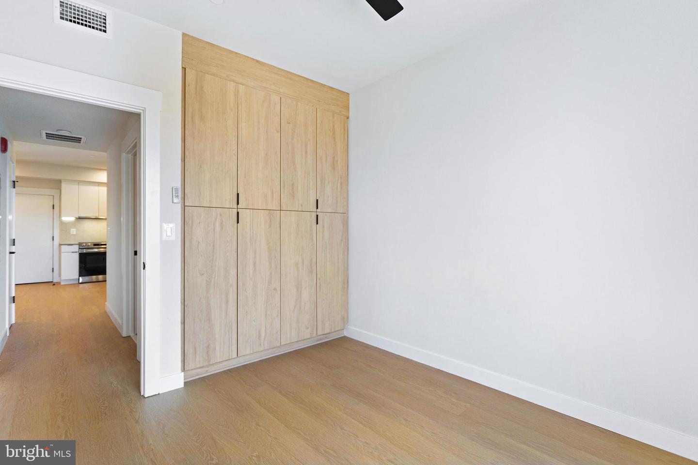 733 8TH ST SE #202, WASHINGTON, District Of Columbia 20003, 2 Bedrooms Bedrooms, ,2 BathroomsBathrooms,Residential,For sale,733 8TH ST SE #202,DCDC2210524 MLS # DCDC2210524