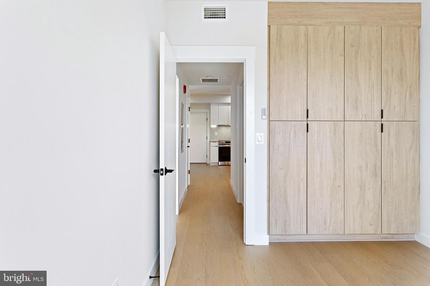 733 8TH ST SE #202, WASHINGTON, District Of Columbia 20003, 2 Bedrooms Bedrooms, ,2 BathroomsBathrooms,Residential,For sale,733 8TH ST SE #202,DCDC2210524 MLS # DCDC2210524