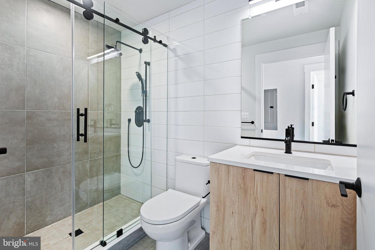 733 8TH ST SE #202, WASHINGTON, District Of Columbia 20003, 2 Bedrooms Bedrooms, ,2 BathroomsBathrooms,Residential,For sale,733 8TH ST SE #202,DCDC2210524 MLS # DCDC2210524