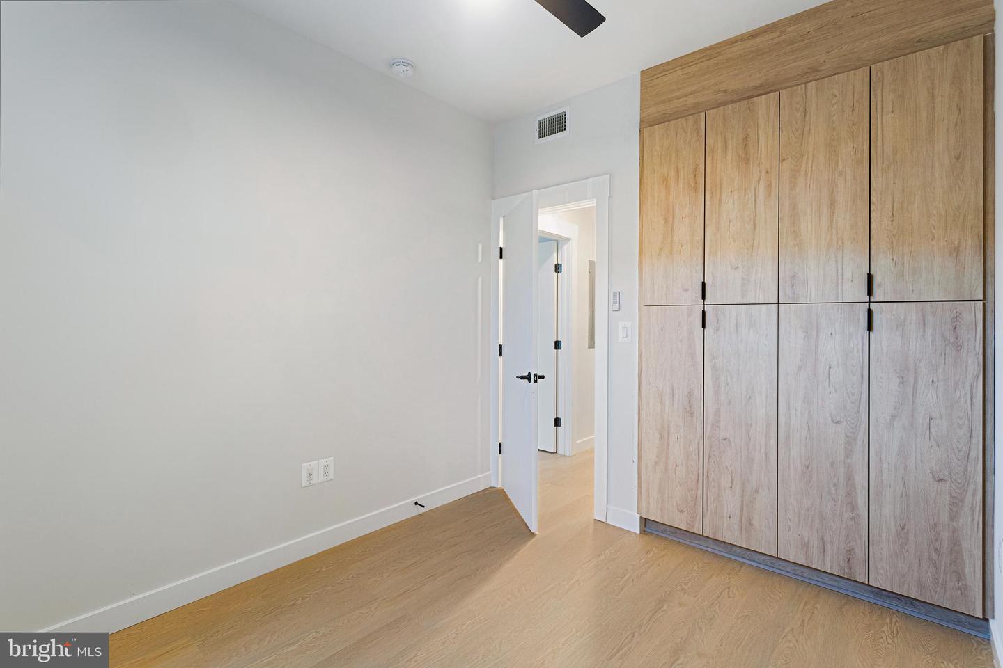 733 8TH ST SE #02, WASHINGTON, District Of Columbia 20003, 2 Bedrooms Bedrooms, ,2 BathroomsBathrooms,Residential,For sale,733 8TH ST SE #02,DCDC2210528 MLS # DCDC2210528
