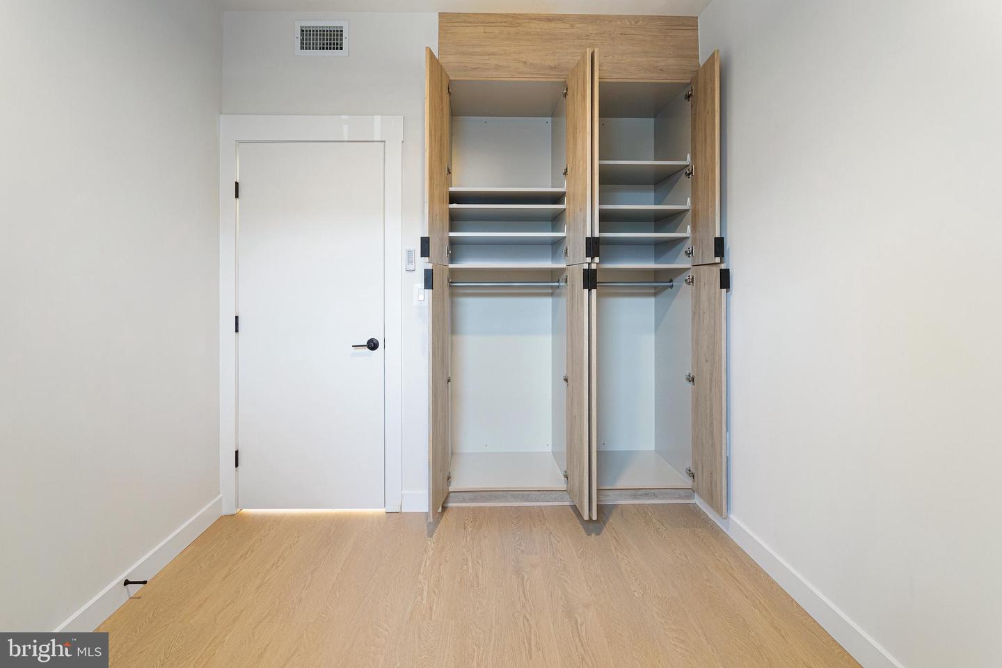 733 8TH ST SE #02, WASHINGTON, District Of Columbia 20003, 2 Bedrooms Bedrooms, ,2 BathroomsBathrooms,Residential,For sale,733 8TH ST SE #02,DCDC2210528 MLS # DCDC2210528