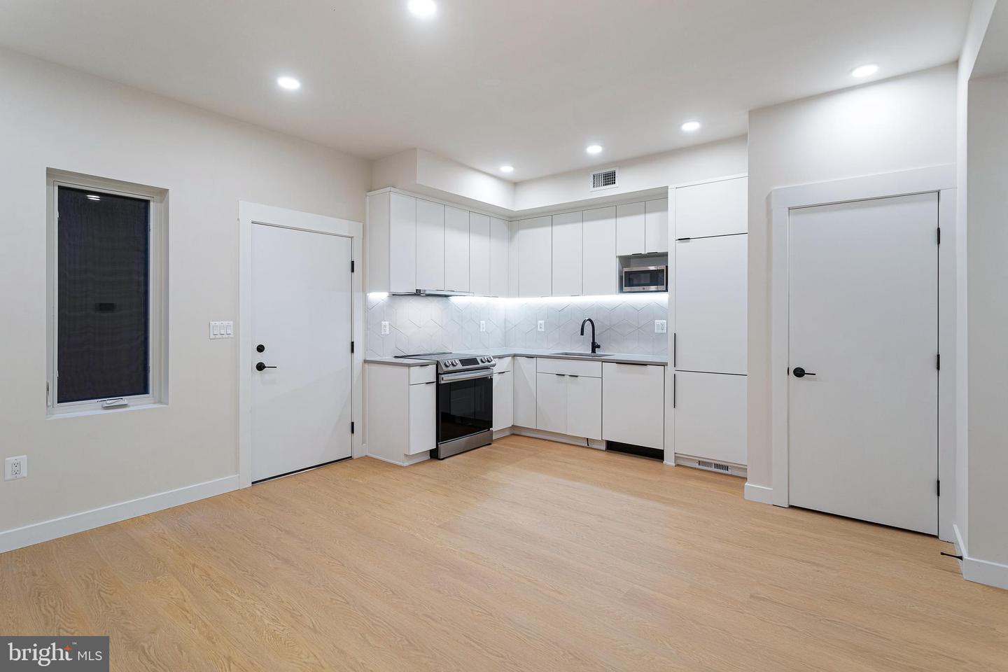 733 8TH ST SE #02, WASHINGTON, District Of Columbia 20003, 2 Bedrooms Bedrooms, ,2 BathroomsBathrooms,Residential,For sale,733 8TH ST SE #02,DCDC2210528 MLS # DCDC2210528