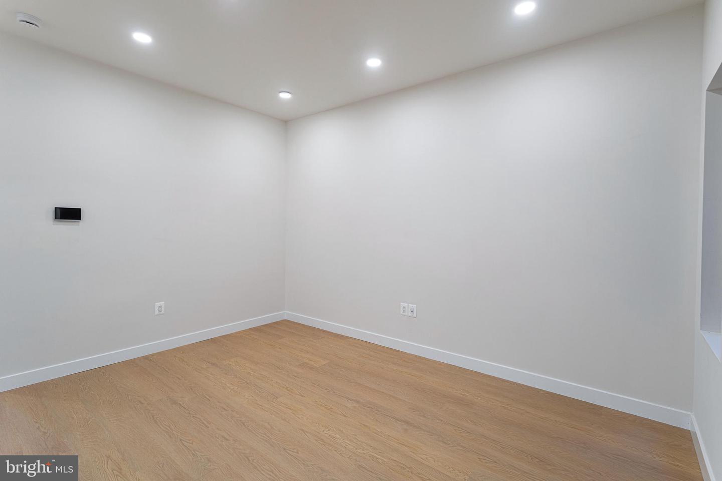 733 8TH ST SE #02, WASHINGTON, District Of Columbia 20003, 2 Bedrooms Bedrooms, ,2 BathroomsBathrooms,Residential,For sale,733 8TH ST SE #02,DCDC2210528 MLS # DCDC2210528