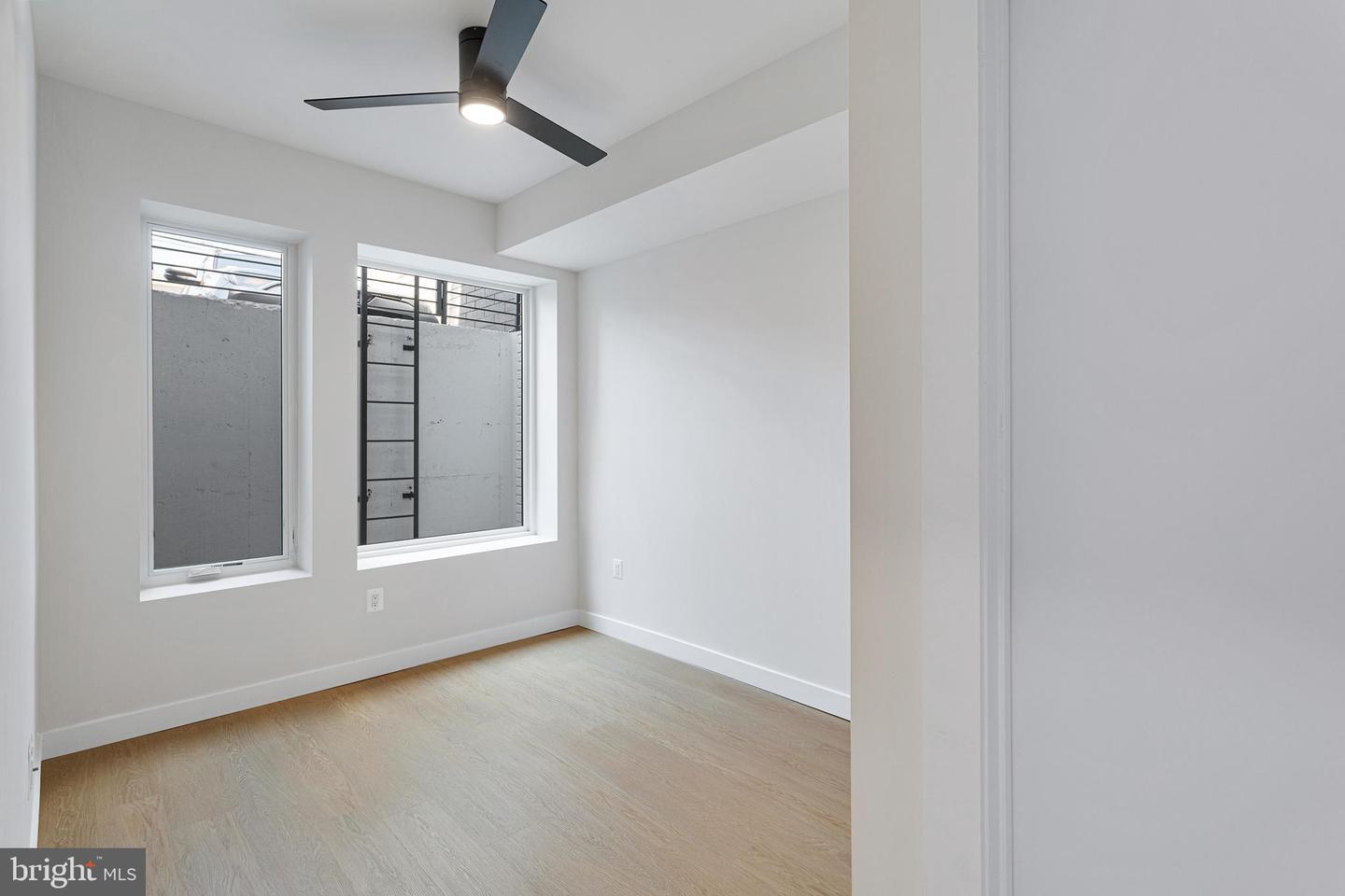 733 8TH ST SE #02, WASHINGTON, District Of Columbia 20003, 2 Bedrooms Bedrooms, ,2 BathroomsBathrooms,Residential,For sale,733 8TH ST SE #02,DCDC2210528 MLS # DCDC2210528