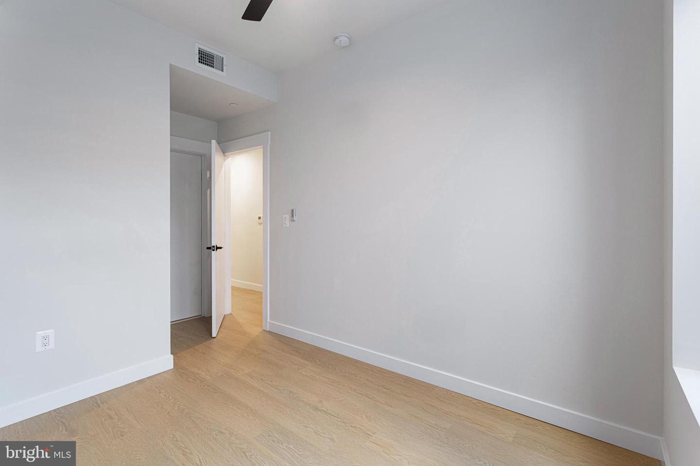 733 8TH ST SE #02, WASHINGTON, District Of Columbia 20003, 2 Bedrooms Bedrooms, ,2 BathroomsBathrooms,Residential,For sale,733 8TH ST SE #02,DCDC2210528 MLS # DCDC2210528