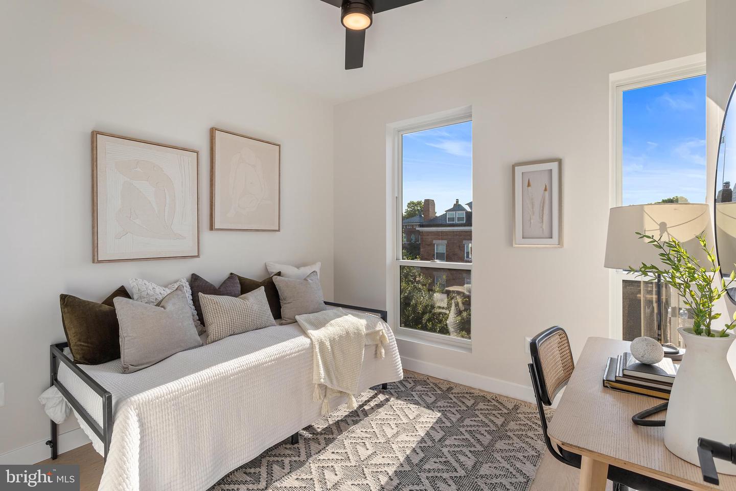 733 8TH ST SE #302, WASHINGTON, District Of Columbia 20003, 2 Bedrooms Bedrooms, ,1 BathroomBathrooms,Residential,For sale,733 8TH ST SE #302,DCDC2210530 MLS # DCDC2210530