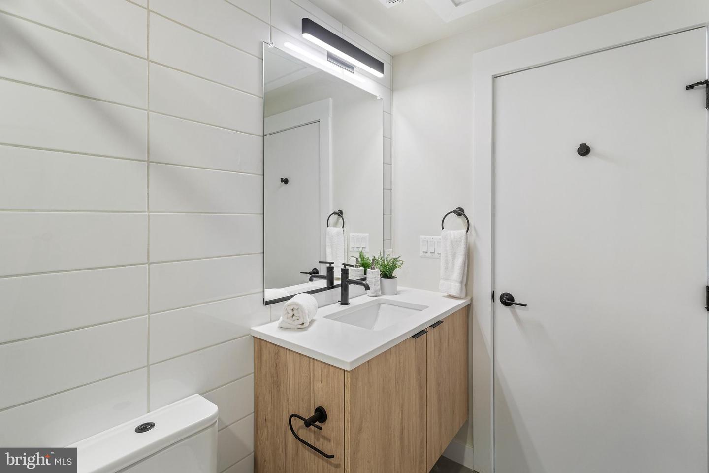 733 8TH ST SE #302, WASHINGTON, District Of Columbia 20003, 2 Bedrooms Bedrooms, ,1 BathroomBathrooms,Residential,For sale,733 8TH ST SE #302,DCDC2210530 MLS # DCDC2210530