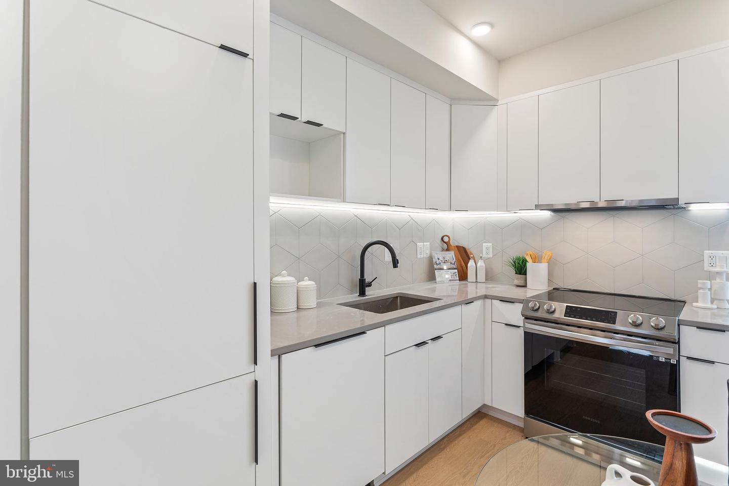 733 8TH ST SE #302, WASHINGTON, District Of Columbia 20003, 2 Bedrooms Bedrooms, ,1 BathroomBathrooms,Residential,For sale,733 8TH ST SE #302,DCDC2210530 MLS # DCDC2210530