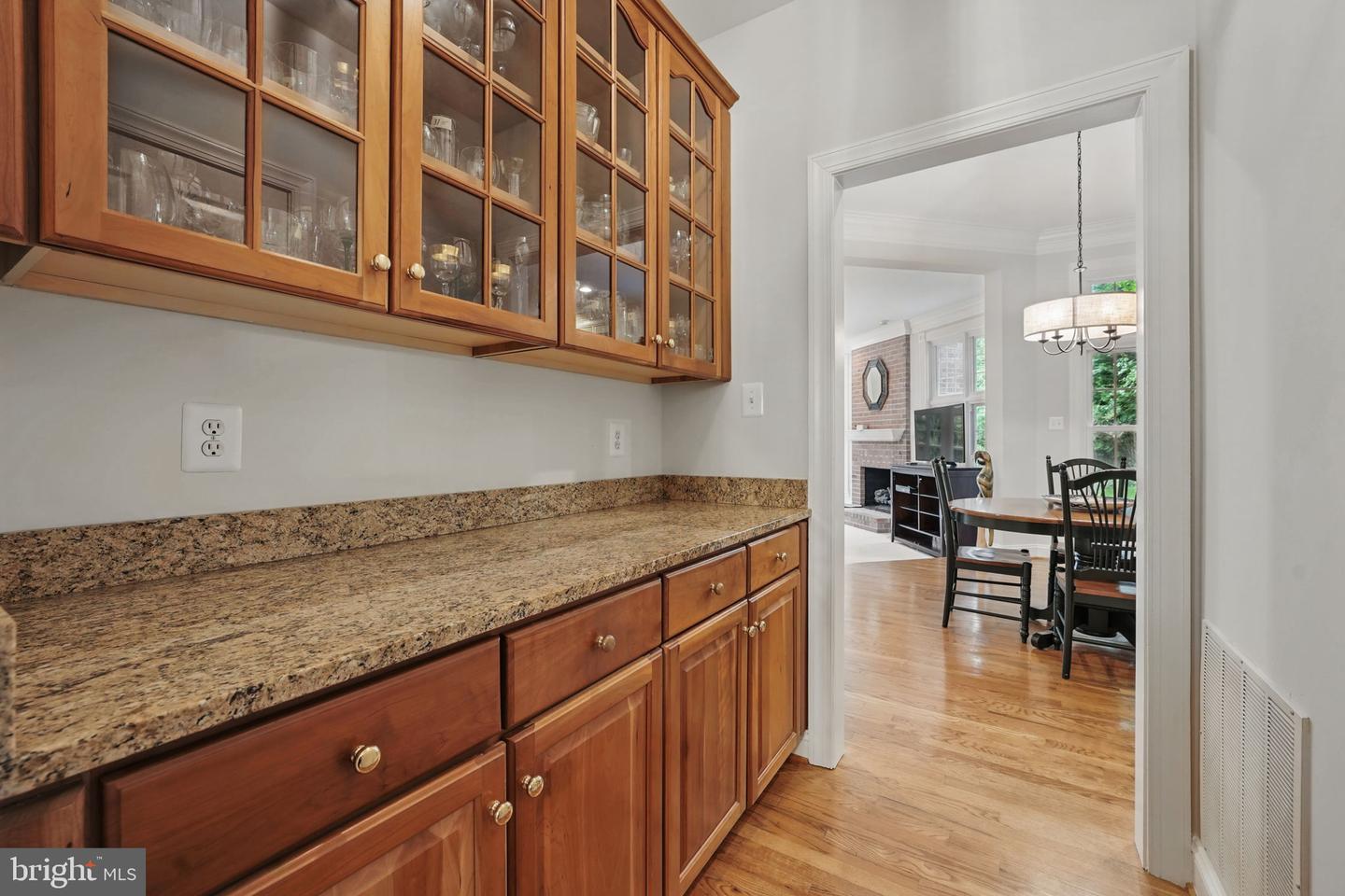 1813 SOLITAIRE LN, MCLEAN, Virginia 22101, 6 Bedrooms Bedrooms, ,4 BathroomsBathrooms,Residential,For sale,1813 SOLITAIRE LN,VAFX2255706 MLS # VAFX2255706