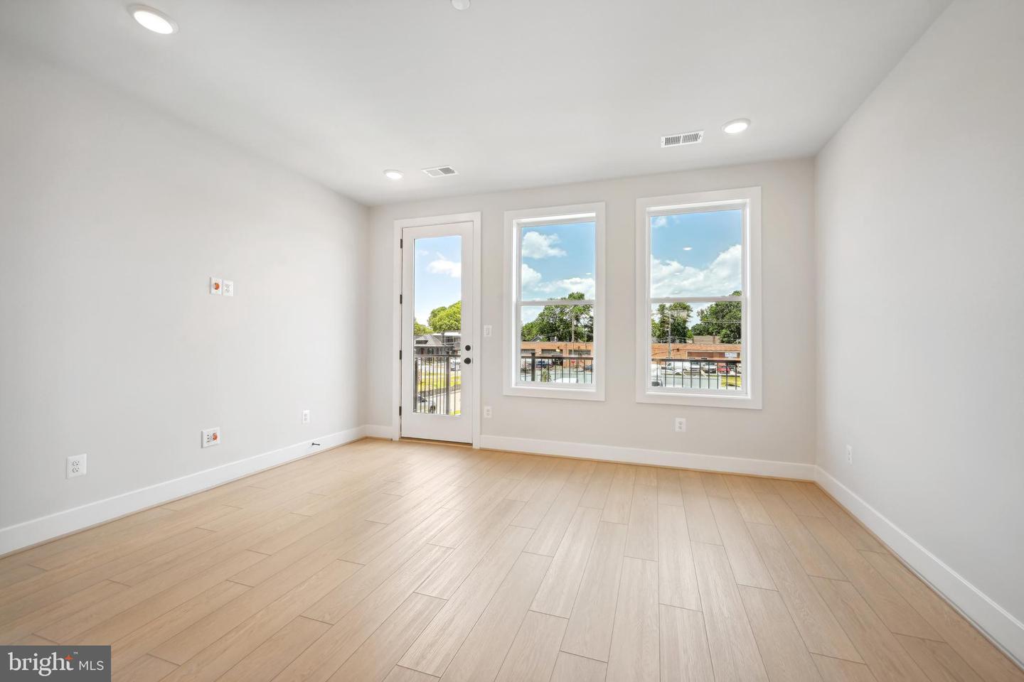 313 CALVERT AVE, ALEXANDRIA, Virginia 22301, 3 Bedrooms Bedrooms, ,3 BathroomsBathrooms,Residential,For sale,313 CALVERT AVE,VAAX2047524 MLS # VAAX2047524
