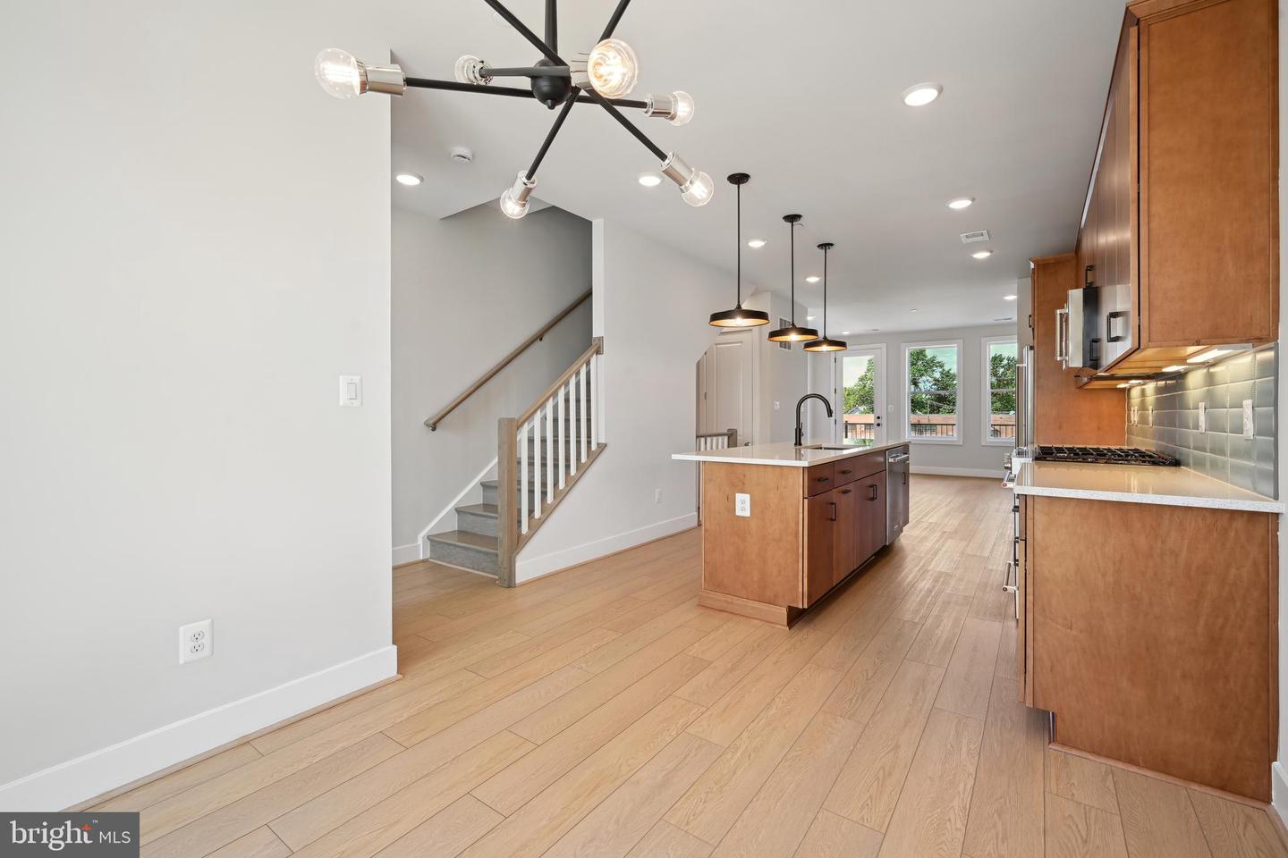 313 CALVERT AVE, ALEXANDRIA, Virginia 22301, 3 Bedrooms Bedrooms, ,3 BathroomsBathrooms,Residential,For sale,313 CALVERT AVE,VAAX2047524 MLS # VAAX2047524
