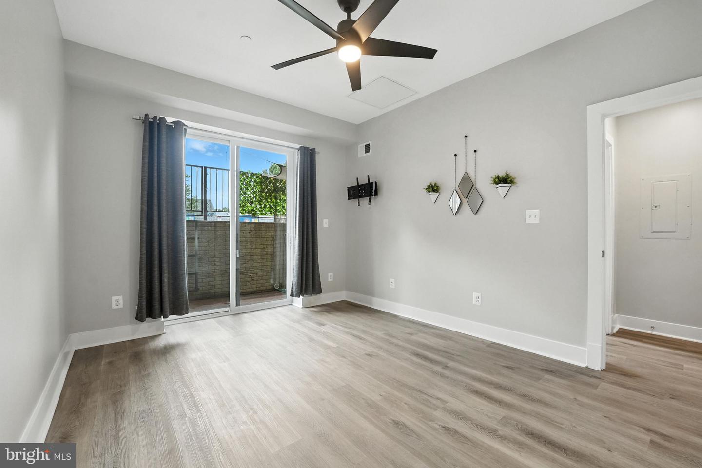 1114 SOUTH HIGHLAND #1, ARLINGTON, Virginia 22204, 2 Bedrooms Bedrooms, ,1 BathroomBathrooms,Residential,For sale,1114 SOUTH HIGHLAND #1,VAAR2060872 MLS # VAAR2060872