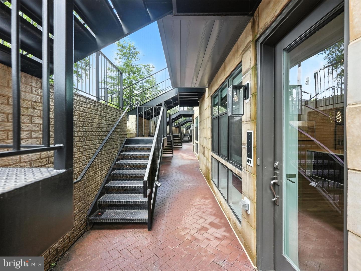 1114 SOUTH HIGHLAND #1, ARLINGTON, Virginia 22204, 2 Bedrooms Bedrooms, ,1 BathroomBathrooms,Residential,For sale,1114 SOUTH HIGHLAND #1,VAAR2060872 MLS # VAAR2060872