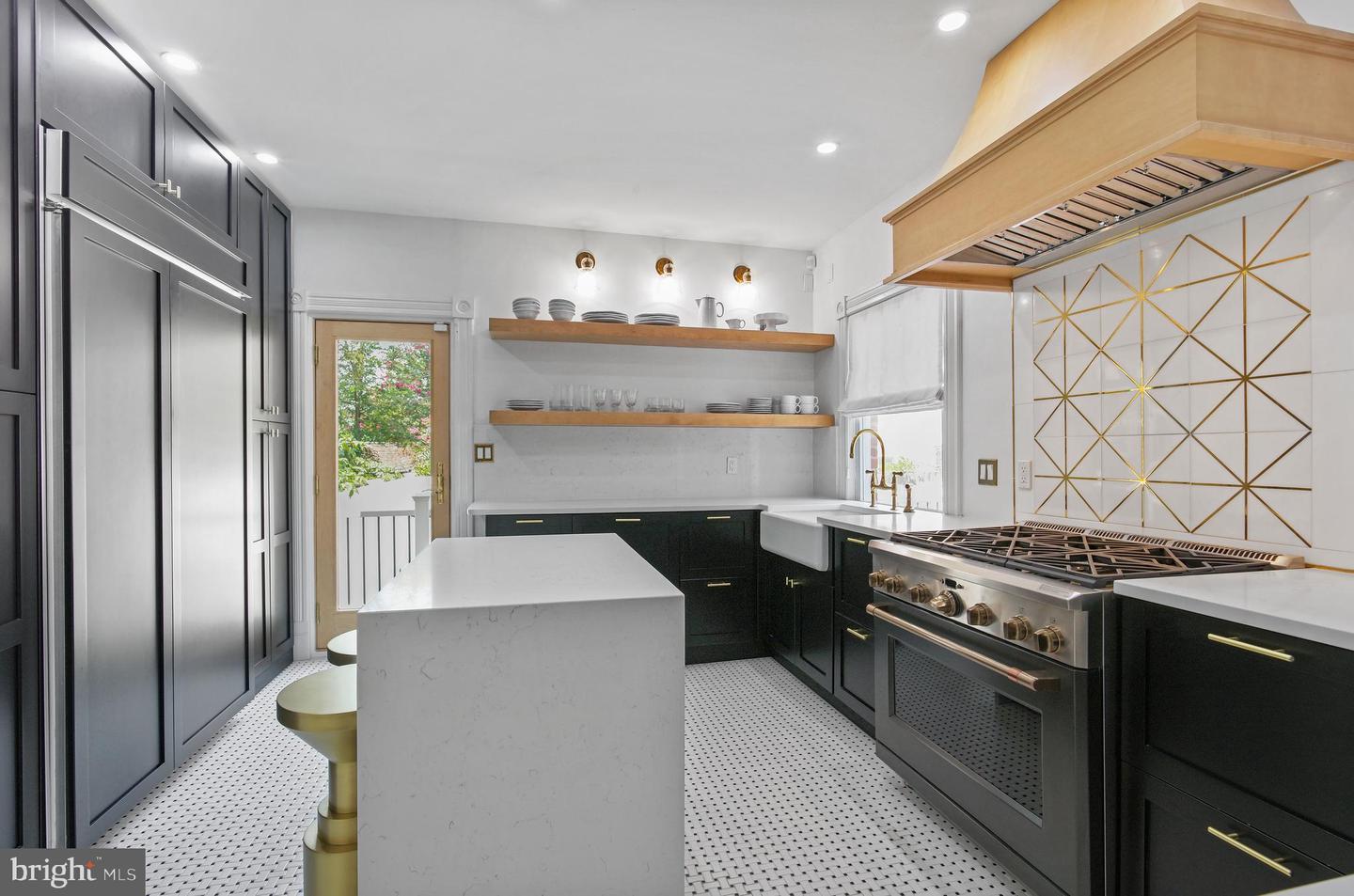 322 E CAPITOL ST NE, WASHINGTON, District Of Columbia 20003, 4 Bedrooms Bedrooms, ,3 BathroomsBathrooms,Residential,For sale,322 E CAPITOL ST NE,DCDC2210592 MLS # DCDC2210592