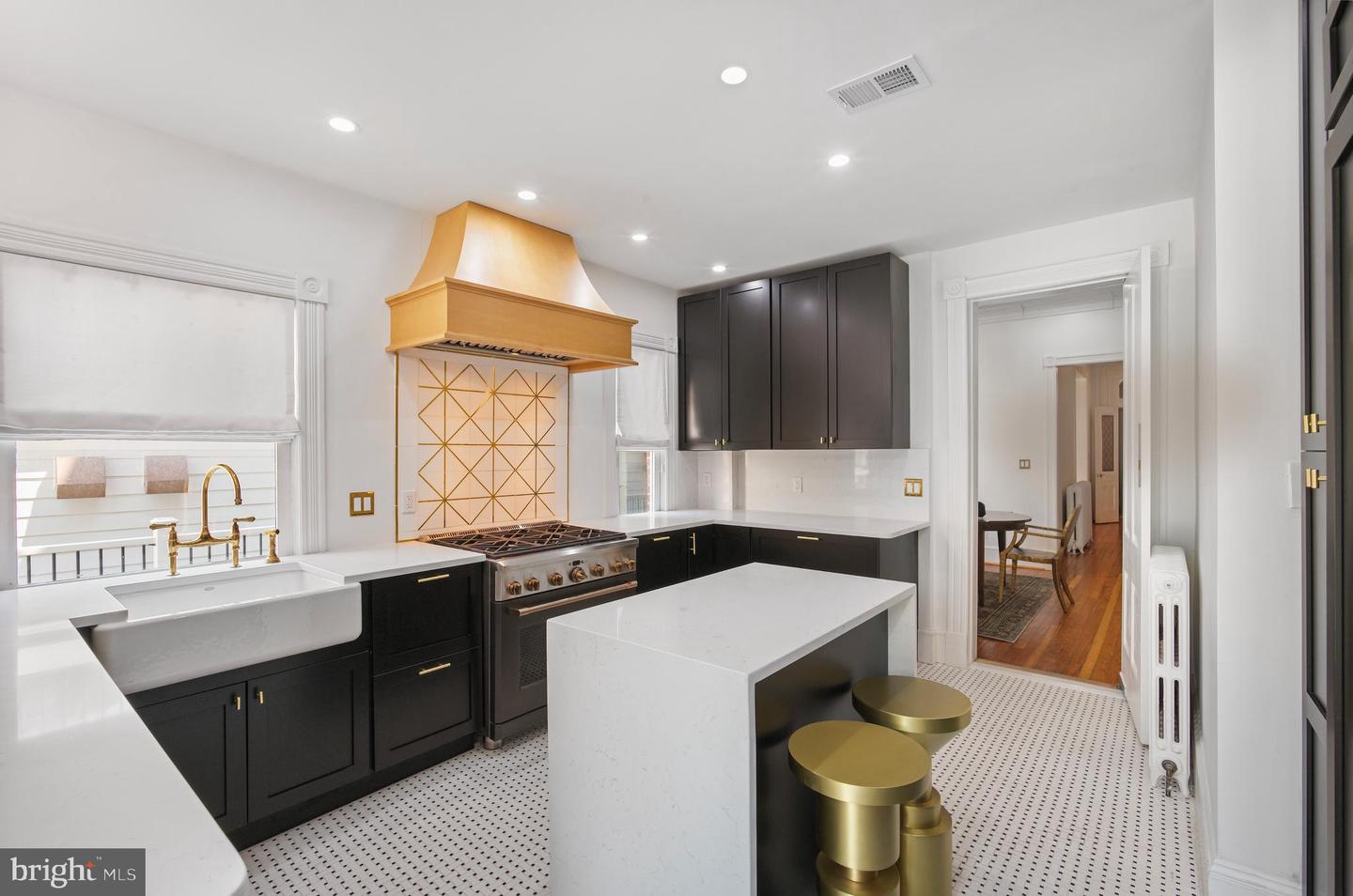 322 E CAPITOL ST NE, WASHINGTON, District Of Columbia 20003, 4 Bedrooms Bedrooms, ,3 BathroomsBathrooms,Residential,For sale,322 E CAPITOL ST NE,DCDC2210592 MLS # DCDC2210592