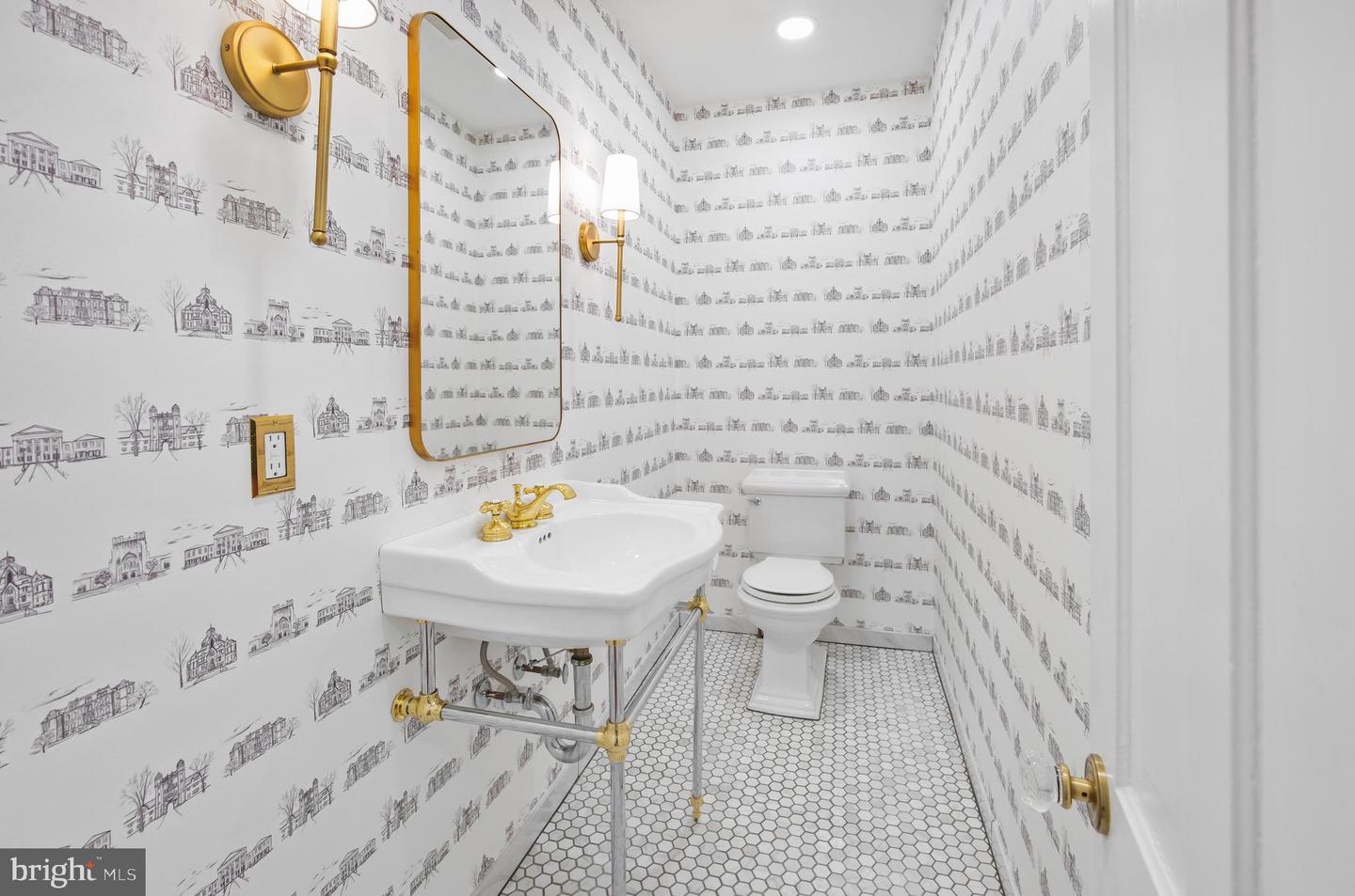 322 E CAPITOL ST NE, WASHINGTON, District Of Columbia 20003, 4 Bedrooms Bedrooms, ,3 BathroomsBathrooms,Residential,For sale,322 E CAPITOL ST NE,DCDC2210592 MLS # DCDC2210592