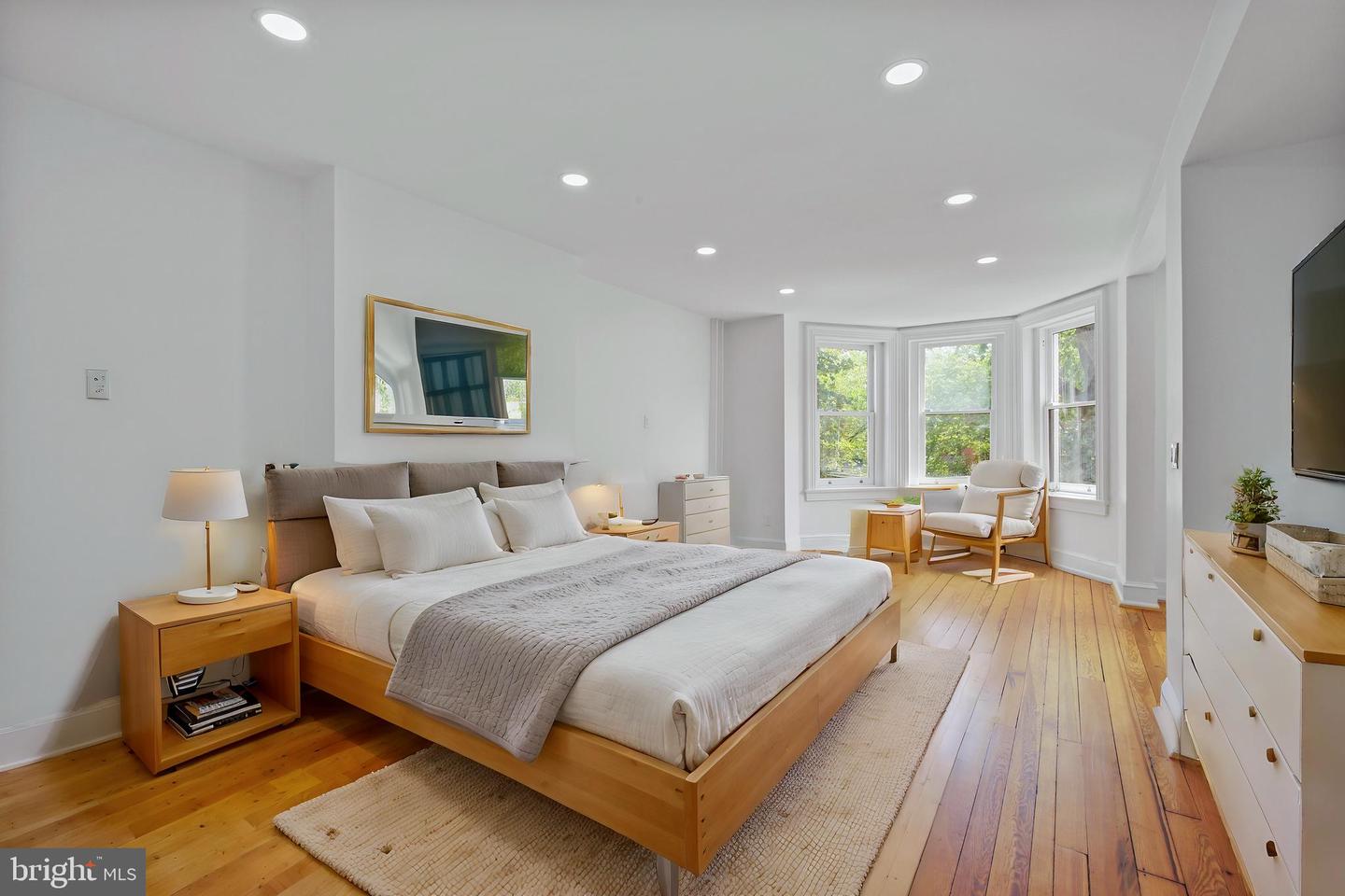 322 E CAPITOL ST NE, WASHINGTON, District Of Columbia 20003, 4 Bedrooms Bedrooms, ,3 BathroomsBathrooms,Residential,For sale,322 E CAPITOL ST NE,DCDC2210592 MLS # DCDC2210592
