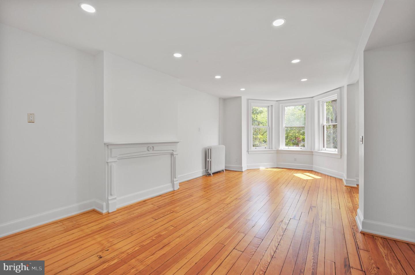 322 E CAPITOL ST NE, WASHINGTON, District Of Columbia 20003, 4 Bedrooms Bedrooms, ,3 BathroomsBathrooms,Residential,For sale,322 E CAPITOL ST NE,DCDC2210592 MLS # DCDC2210592