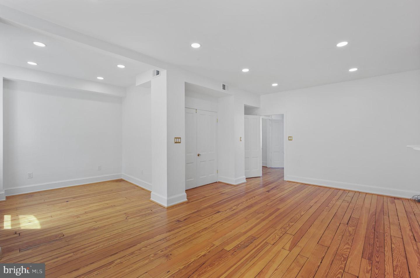 322 E CAPITOL ST NE, WASHINGTON, District Of Columbia 20003, 4 Bedrooms Bedrooms, ,3 BathroomsBathrooms,Residential,For sale,322 E CAPITOL ST NE,DCDC2210592 MLS # DCDC2210592