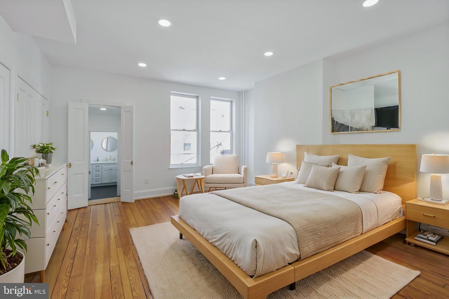 322 E CAPITOL ST NE, WASHINGTON, District Of Columbia 20003, 4 Bedrooms Bedrooms, ,3 BathroomsBathrooms,Residential,For sale,322 E CAPITOL ST NE,DCDC2210592 MLS # DCDC2210592