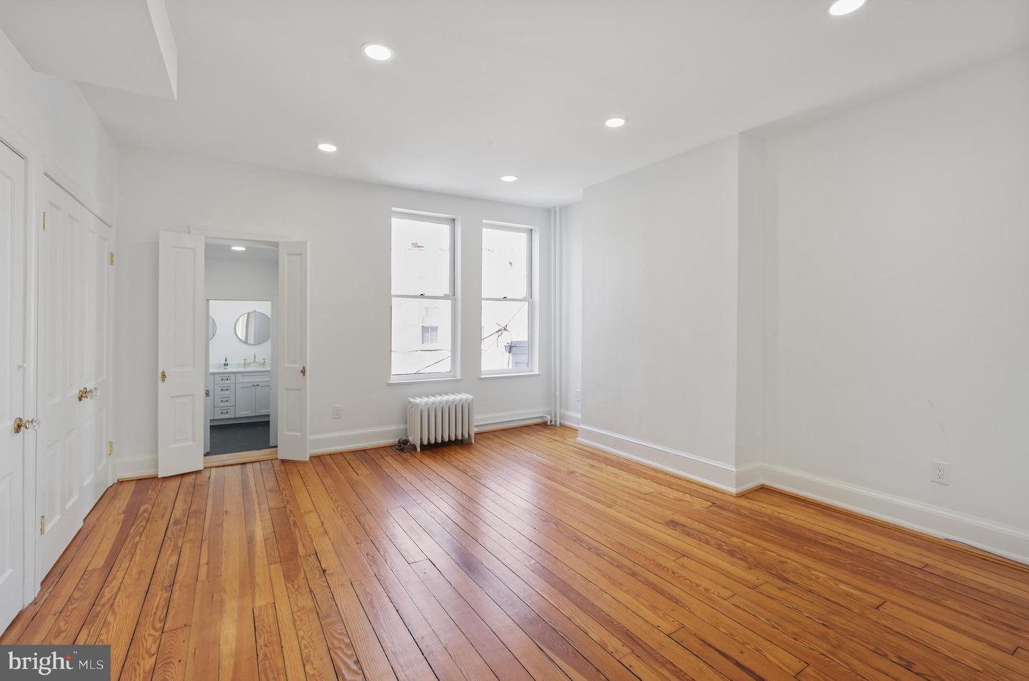 322 E CAPITOL ST NE, WASHINGTON, District Of Columbia 20003, 4 Bedrooms Bedrooms, ,3 BathroomsBathrooms,Residential,For sale,322 E CAPITOL ST NE,DCDC2210592 MLS # DCDC2210592