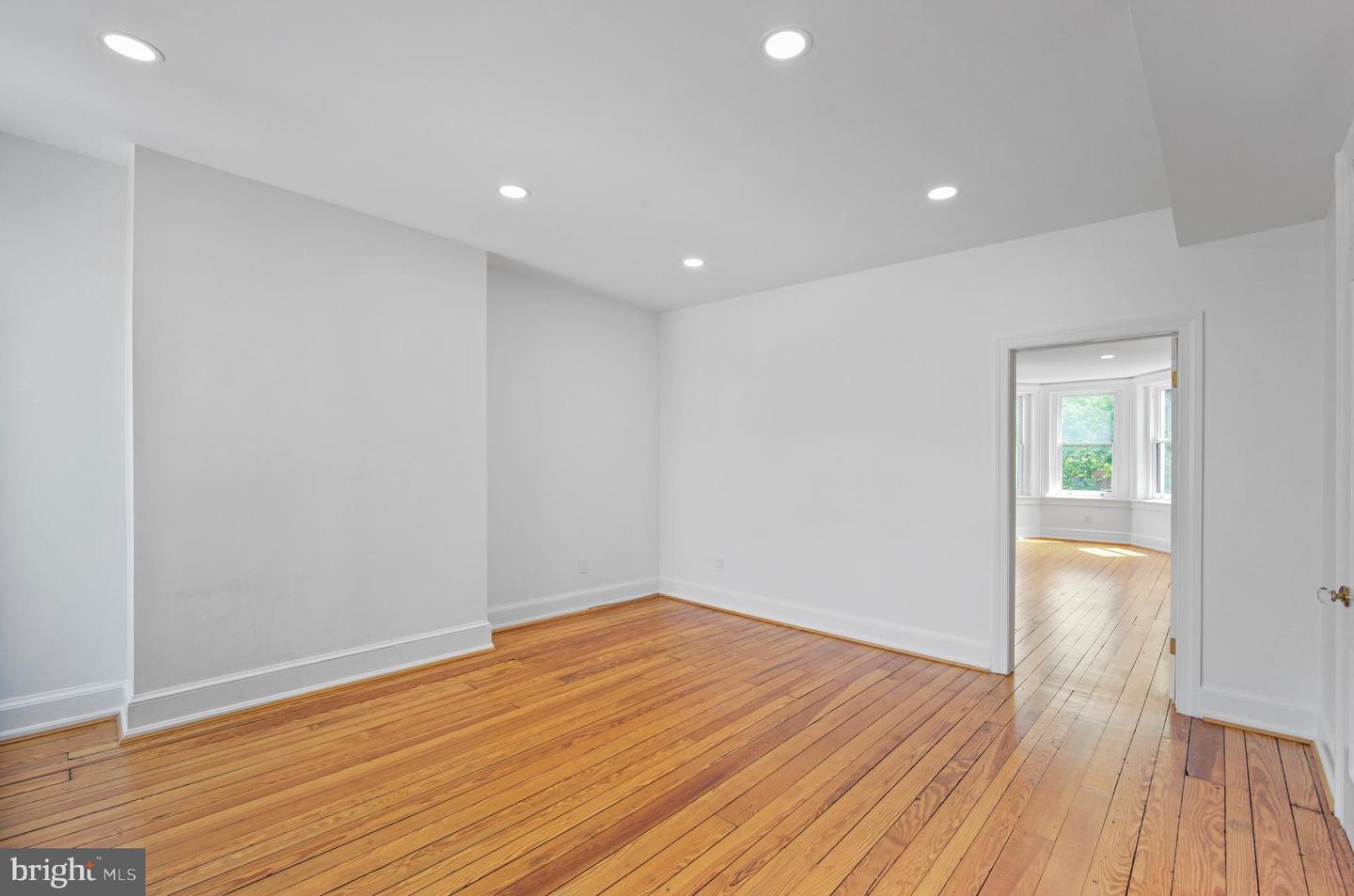 322 E CAPITOL ST NE, WASHINGTON, District Of Columbia 20003, 4 Bedrooms Bedrooms, ,3 BathroomsBathrooms,Residential,For sale,322 E CAPITOL ST NE,DCDC2210592 MLS # DCDC2210592