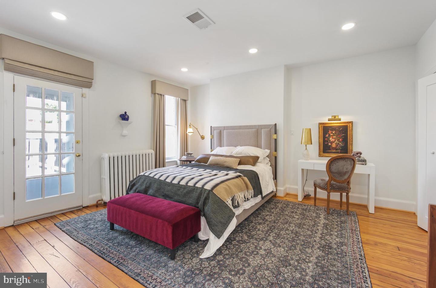 322 E CAPITOL ST NE, WASHINGTON, District Of Columbia 20003, 4 Bedrooms Bedrooms, ,3 BathroomsBathrooms,Residential,For sale,322 E CAPITOL ST NE,DCDC2210592 MLS # DCDC2210592