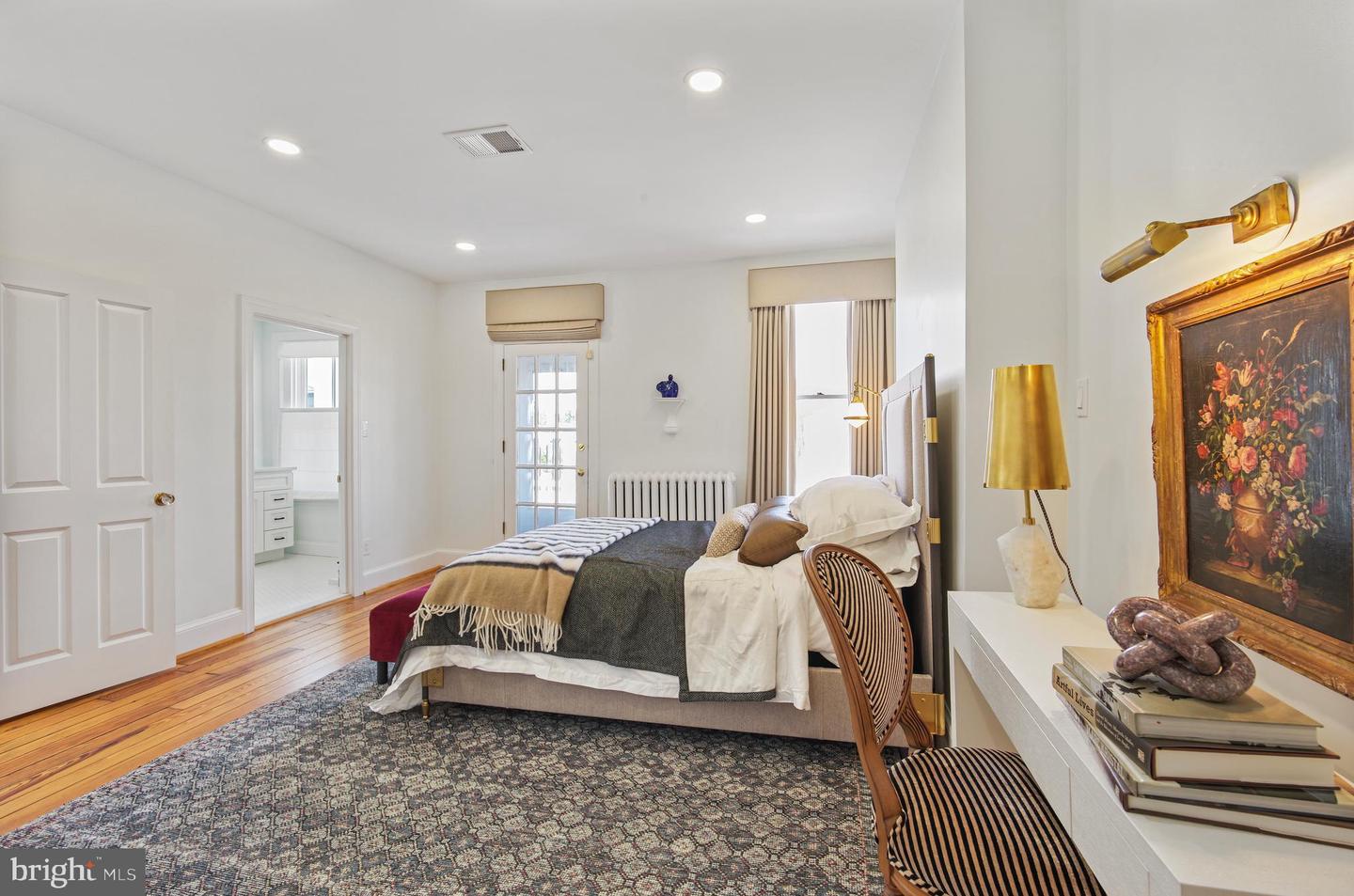322 E CAPITOL ST NE, WASHINGTON, District Of Columbia 20003, 4 Bedrooms Bedrooms, ,3 BathroomsBathrooms,Residential,For sale,322 E CAPITOL ST NE,DCDC2210592 MLS # DCDC2210592