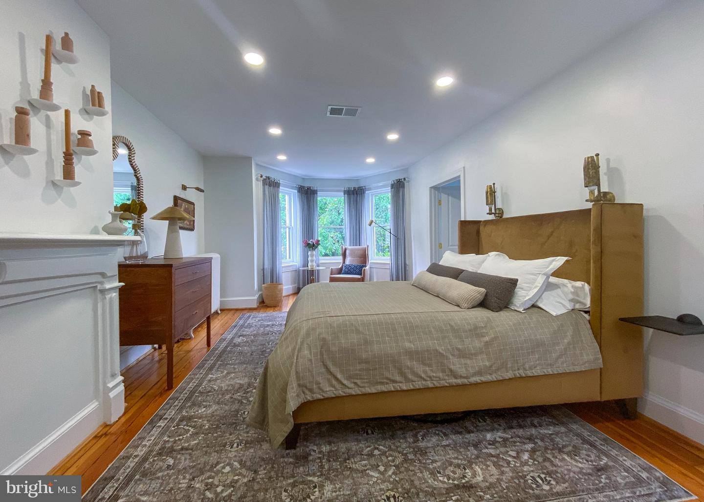 322 E CAPITOL ST NE, WASHINGTON, District Of Columbia 20003, 4 Bedrooms Bedrooms, ,3 BathroomsBathrooms,Residential,For sale,322 E CAPITOL ST NE,DCDC2210592 MLS # DCDC2210592