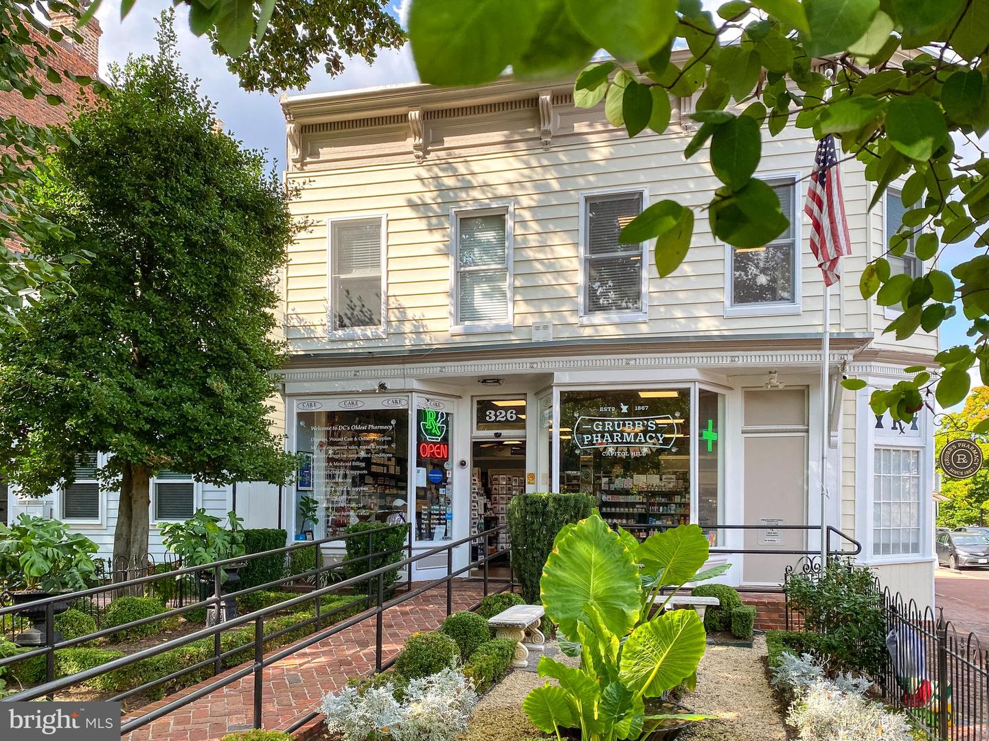 322 E CAPITOL ST NE, WASHINGTON, District Of Columbia 20003, 4 Bedrooms Bedrooms, ,3 BathroomsBathrooms,Residential,For sale,322 E CAPITOL ST NE,DCDC2210592 MLS # DCDC2210592
