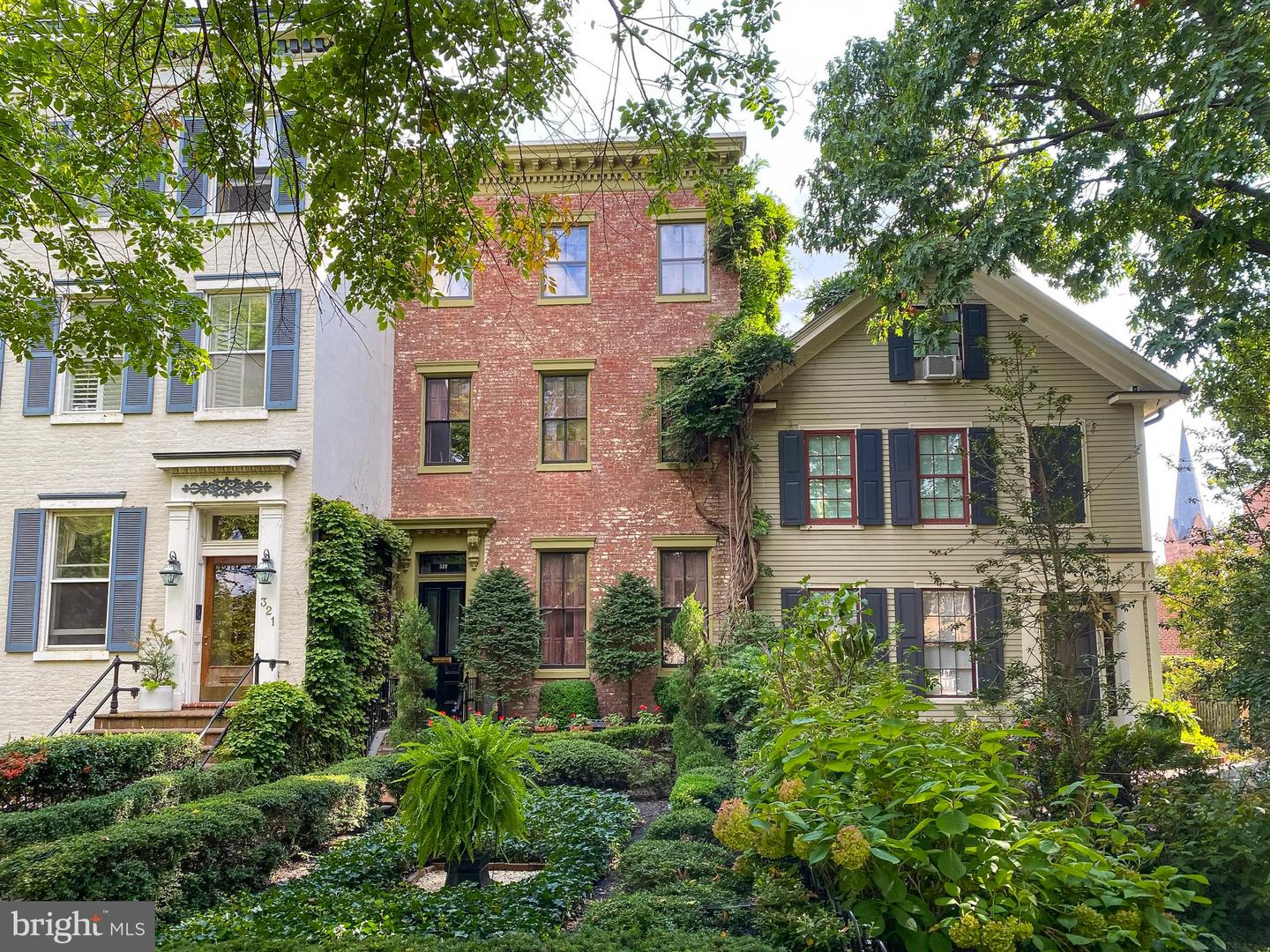 322 E CAPITOL ST NE, WASHINGTON, District Of Columbia 20003, 4 Bedrooms Bedrooms, ,3 BathroomsBathrooms,Residential,For sale,322 E CAPITOL ST NE,DCDC2210592 MLS # DCDC2210592