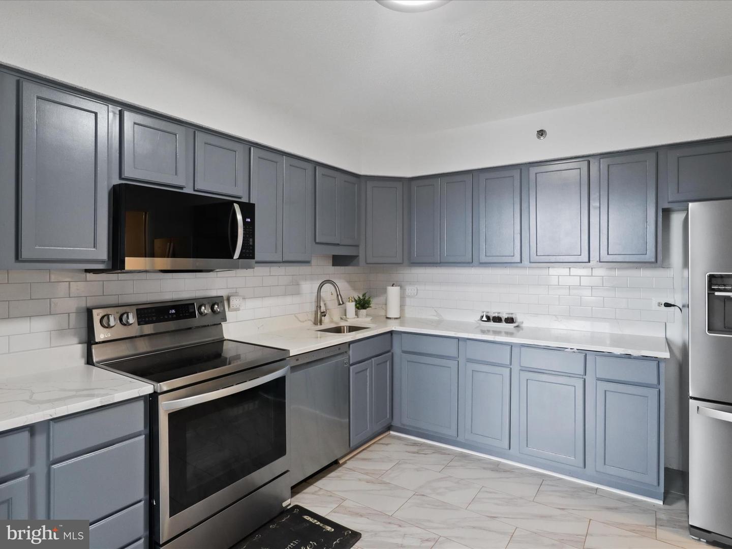 3709 S GEORGE MASON DR #1106 E, FALLS CHURCH, Virginia 22041, 3 Bedrooms Bedrooms, ,2 BathroomsBathrooms,Residential,For sale,3709 S GEORGE MASON DR #1106 E,VAFX2233192 MLS # VAFX2233192