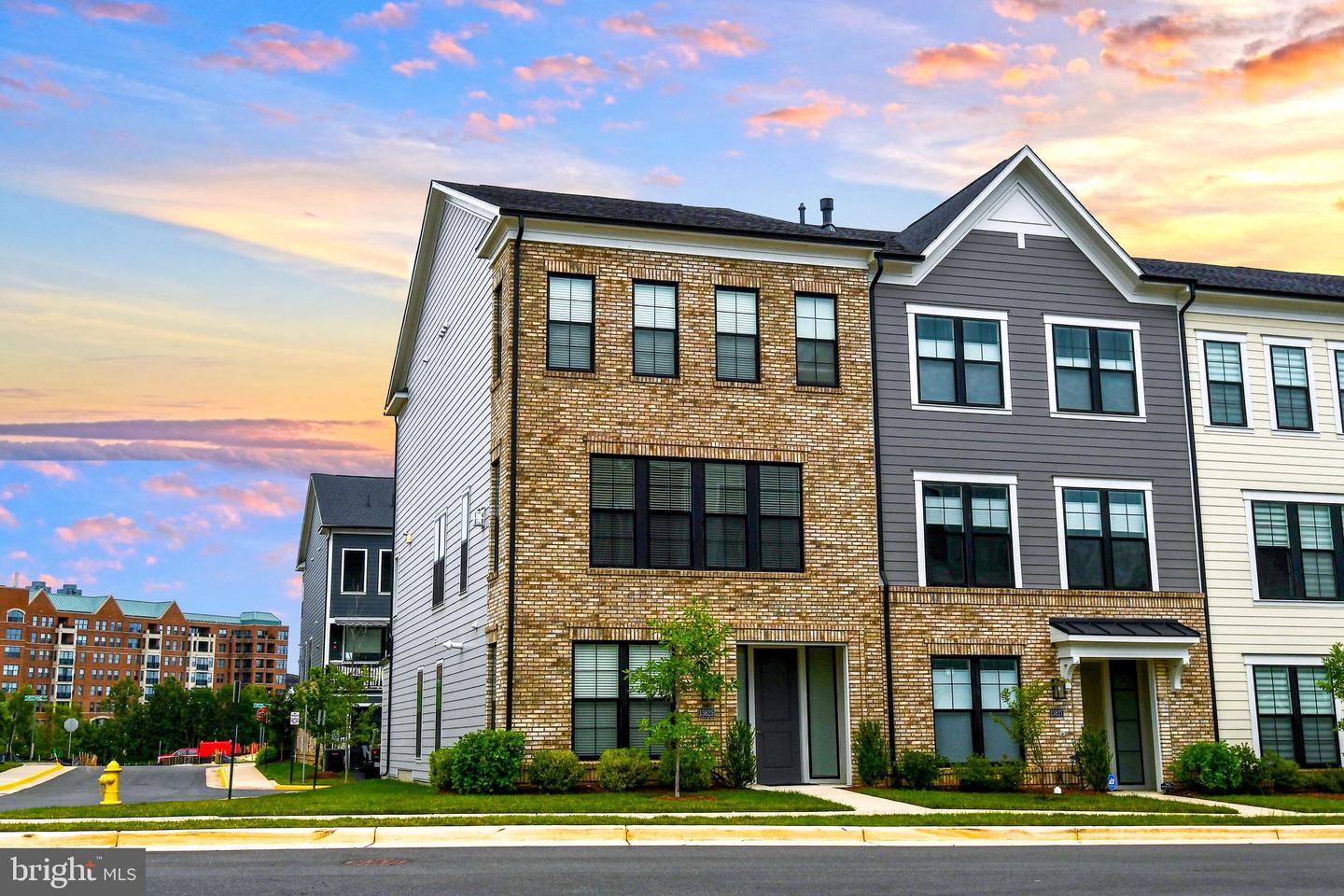 13825 ESTUARY PL, WOODBRIDGE, Virginia 22191, 4 Bedrooms Bedrooms, ,3 BathroomsBathrooms,Residential,For sale,13825 ESTUARY PL,VAPW2097702 MLS # VAPW2097702