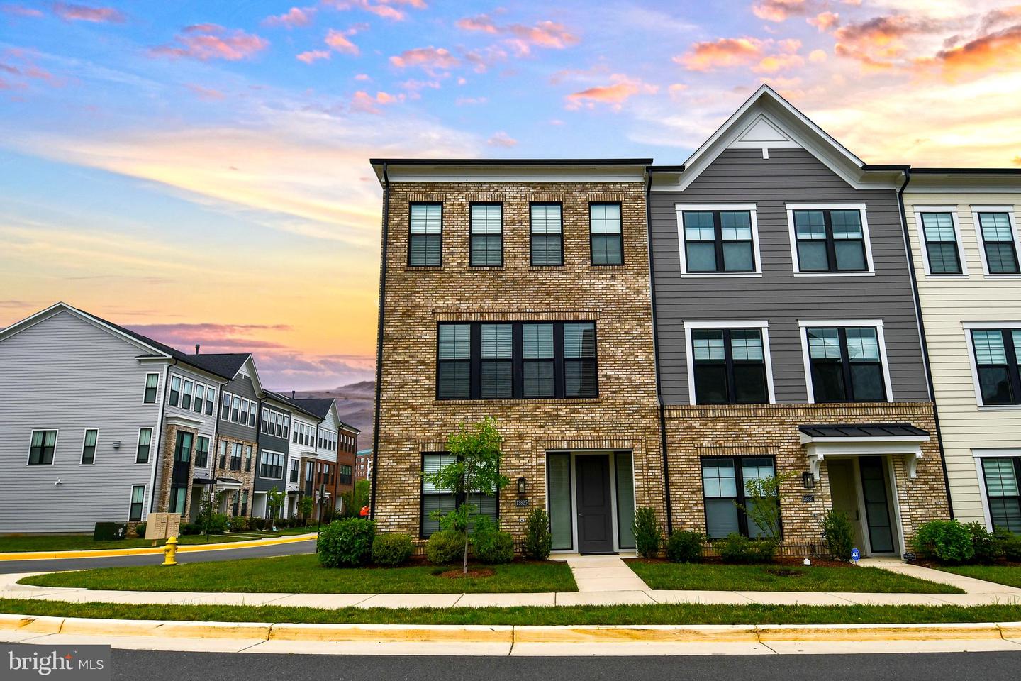 13825 ESTUARY PL, WOODBRIDGE, Virginia 22191, 4 Bedrooms Bedrooms, ,3 BathroomsBathrooms,Residential,For sale,13825 ESTUARY PL,VAPW2097702 MLS # VAPW2097702