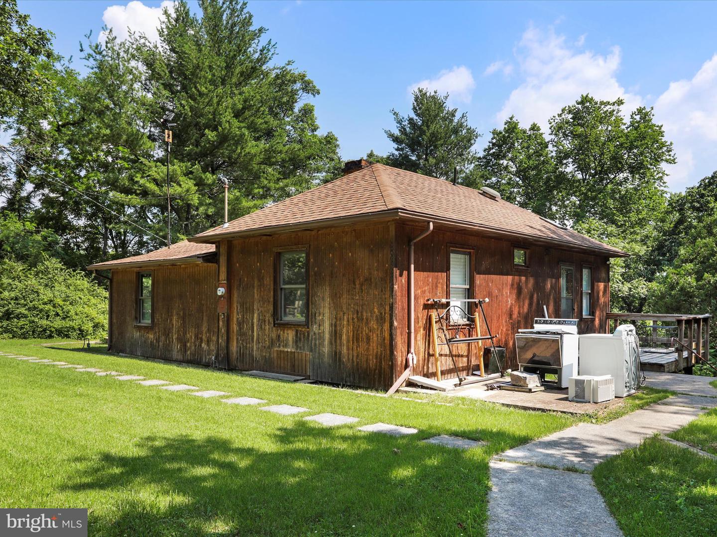 84 FUNK RD, STRASBURG, Virginia 22657, 1 Bedroom Bedrooms, ,1 BathroomBathrooms,Residential,For sale,84 FUNK RD,VASH2011842 MLS # VASH2011842