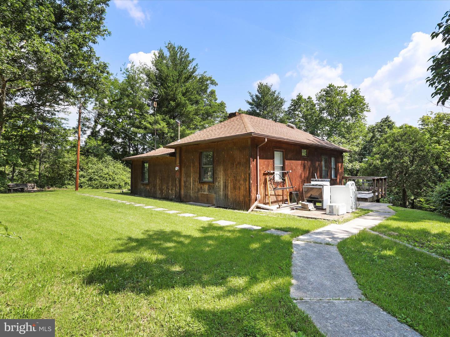 84 FUNK RD, STRASBURG, Virginia 22657, 1 Bedroom Bedrooms, ,1 BathroomBathrooms,Residential,For sale,84 FUNK RD,VASH2011842 MLS # VASH2011842