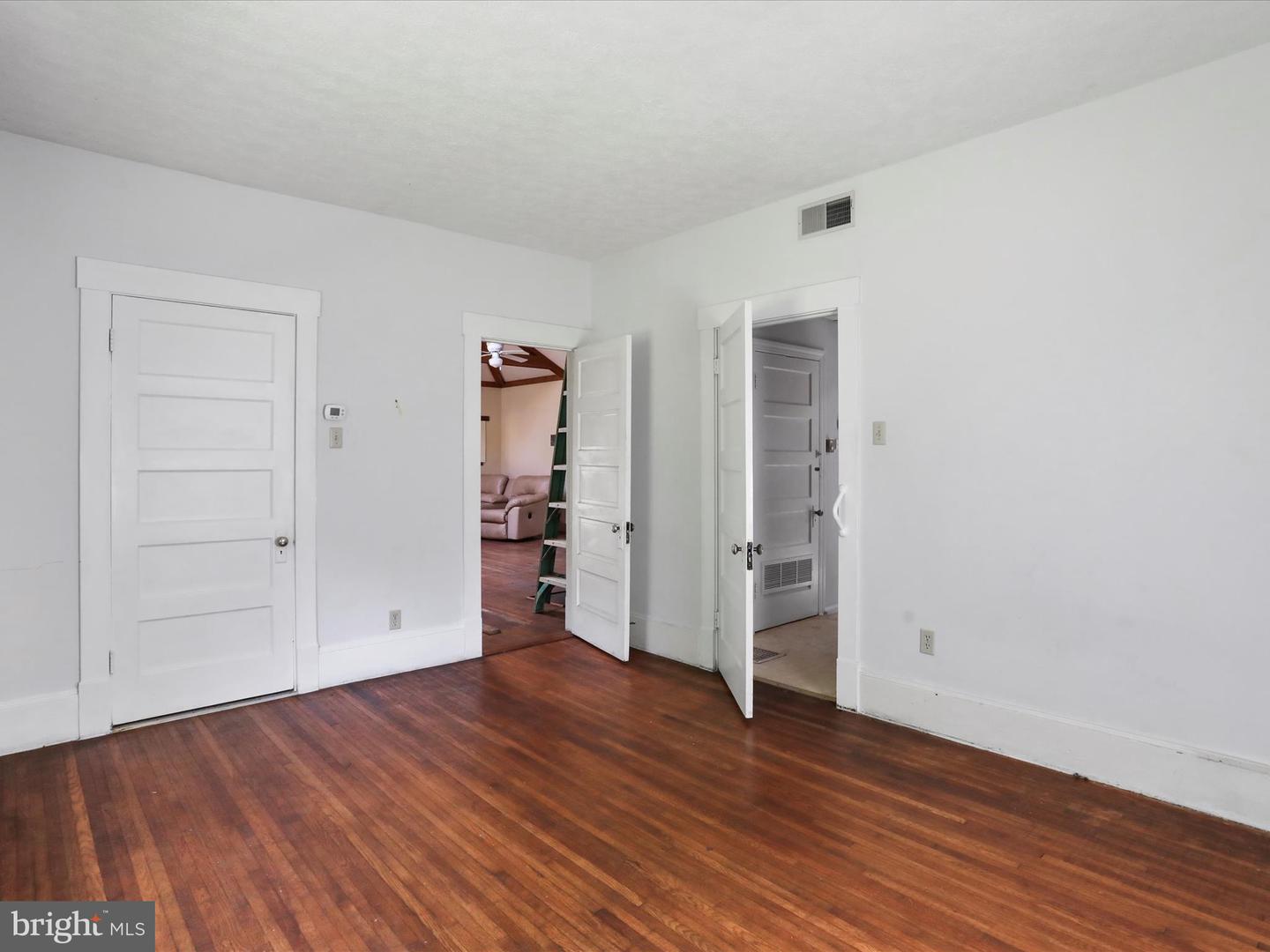 84 FUNK RD, STRASBURG, Virginia 22657, 1 Bedroom Bedrooms, ,1 BathroomBathrooms,Residential,For sale,84 FUNK RD,VASH2011842 MLS # VASH2011842