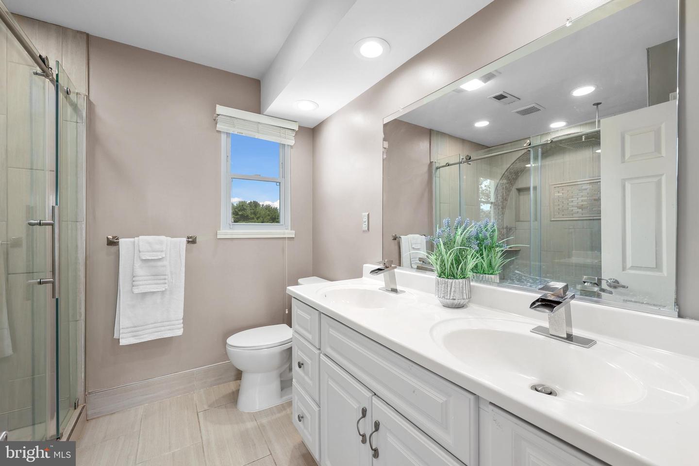 9235 LEES RIDGE RD, WARRENTON, Virginia 20186, 4 Bedrooms Bedrooms, ,2 BathroomsBathrooms,Residential,For sale,9235 LEES RIDGE RD,VAFQ2017294 MLS # VAFQ2017294