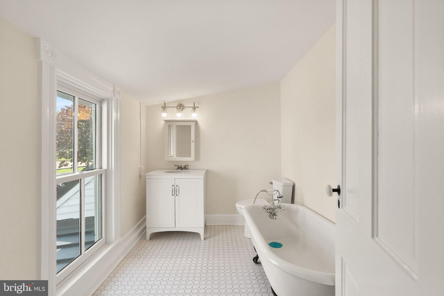 20596 AIRMONT RD, BLUEMONT, Virginia 20135, 3 Bedrooms Bedrooms, ,2 BathroomsBathrooms,Residential,For sale,20596 AIRMONT RD,VALO2100986 MLS # VALO2100986
