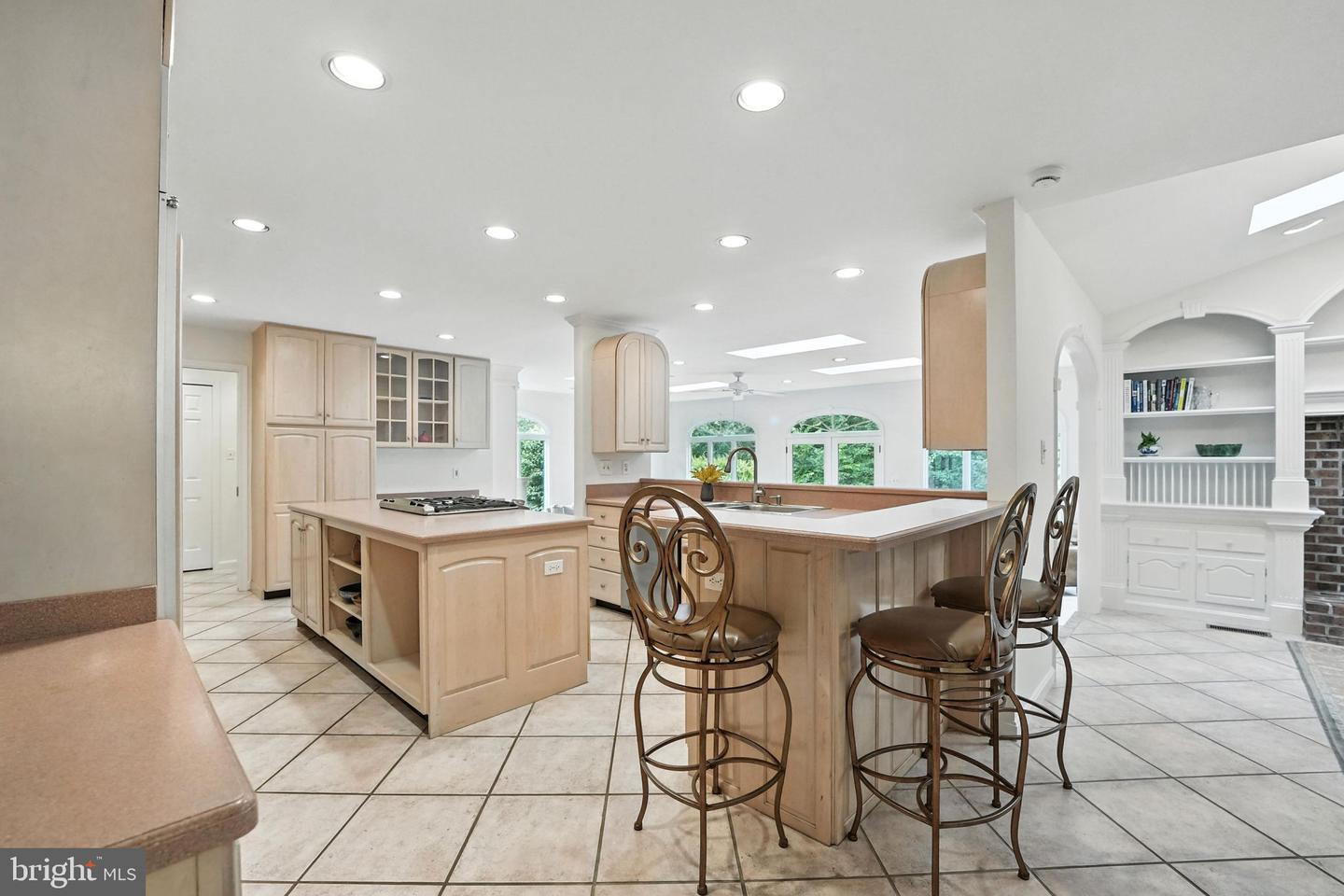 11923 LATIGO LN, OAKTON, Virginia 22124, 4 Bedrooms Bedrooms, ,3 BathroomsBathrooms,Residential,For sale,11923 LATIGO LN,VAFX2252972 MLS # VAFX2252972