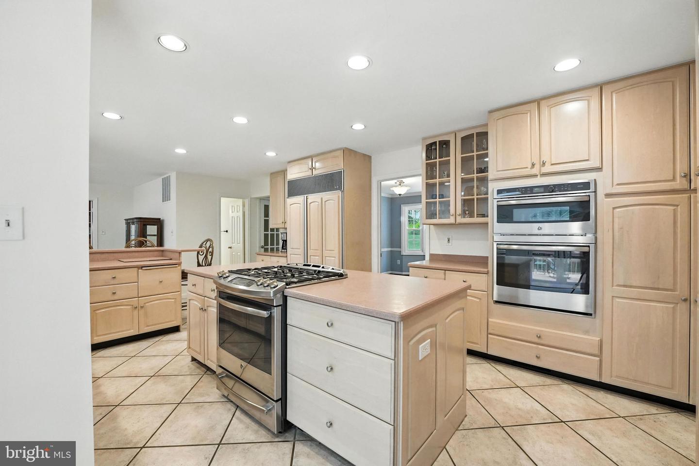 11923 LATIGO LN, OAKTON, Virginia 22124, 4 Bedrooms Bedrooms, ,3 BathroomsBathrooms,Residential,For sale,11923 LATIGO LN,VAFX2252972 MLS # VAFX2252972