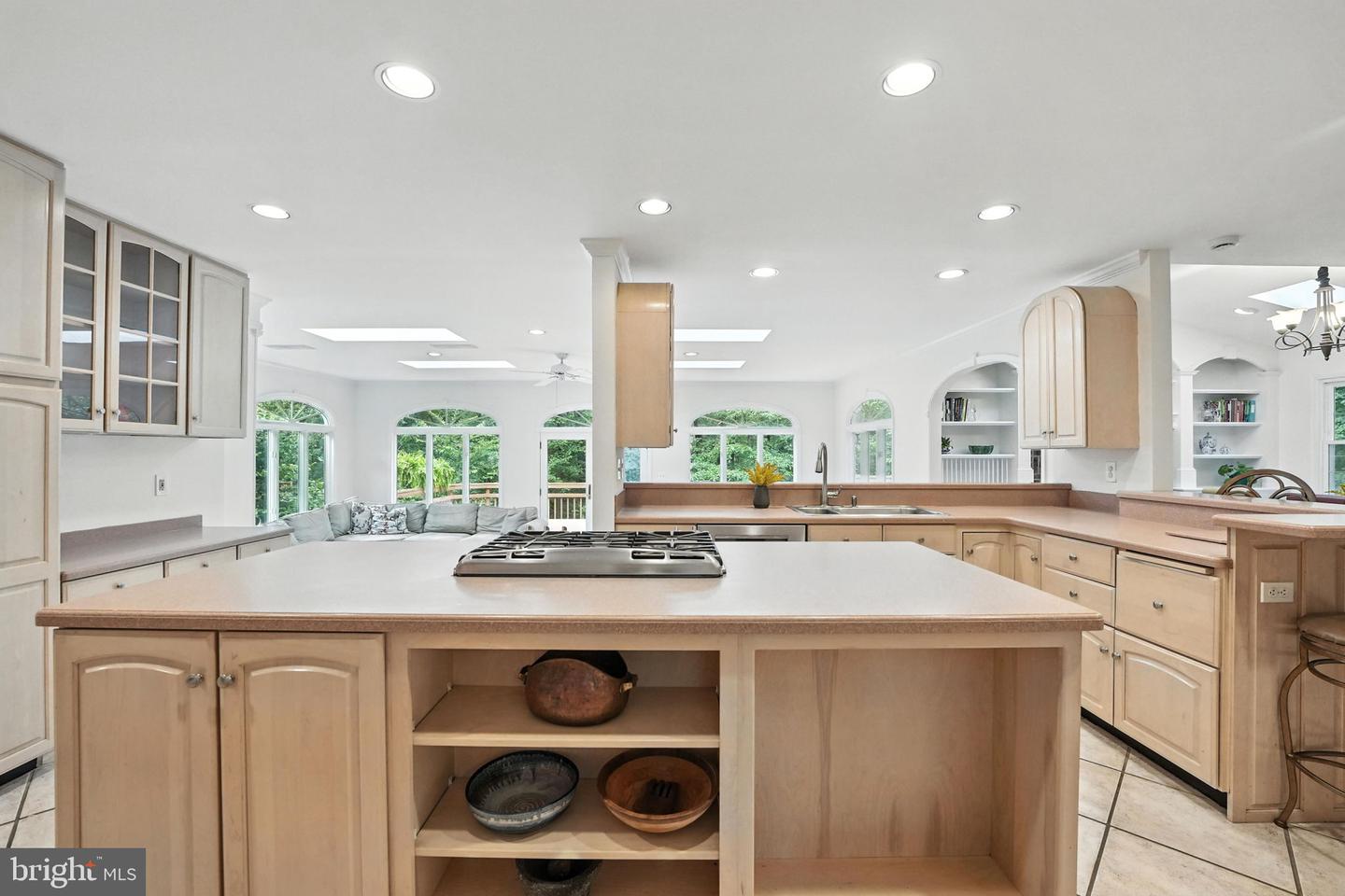 11923 LATIGO LN, OAKTON, Virginia 22124, 4 Bedrooms Bedrooms, ,3 BathroomsBathrooms,Residential,For sale,11923 LATIGO LN,VAFX2252972 MLS # VAFX2252972