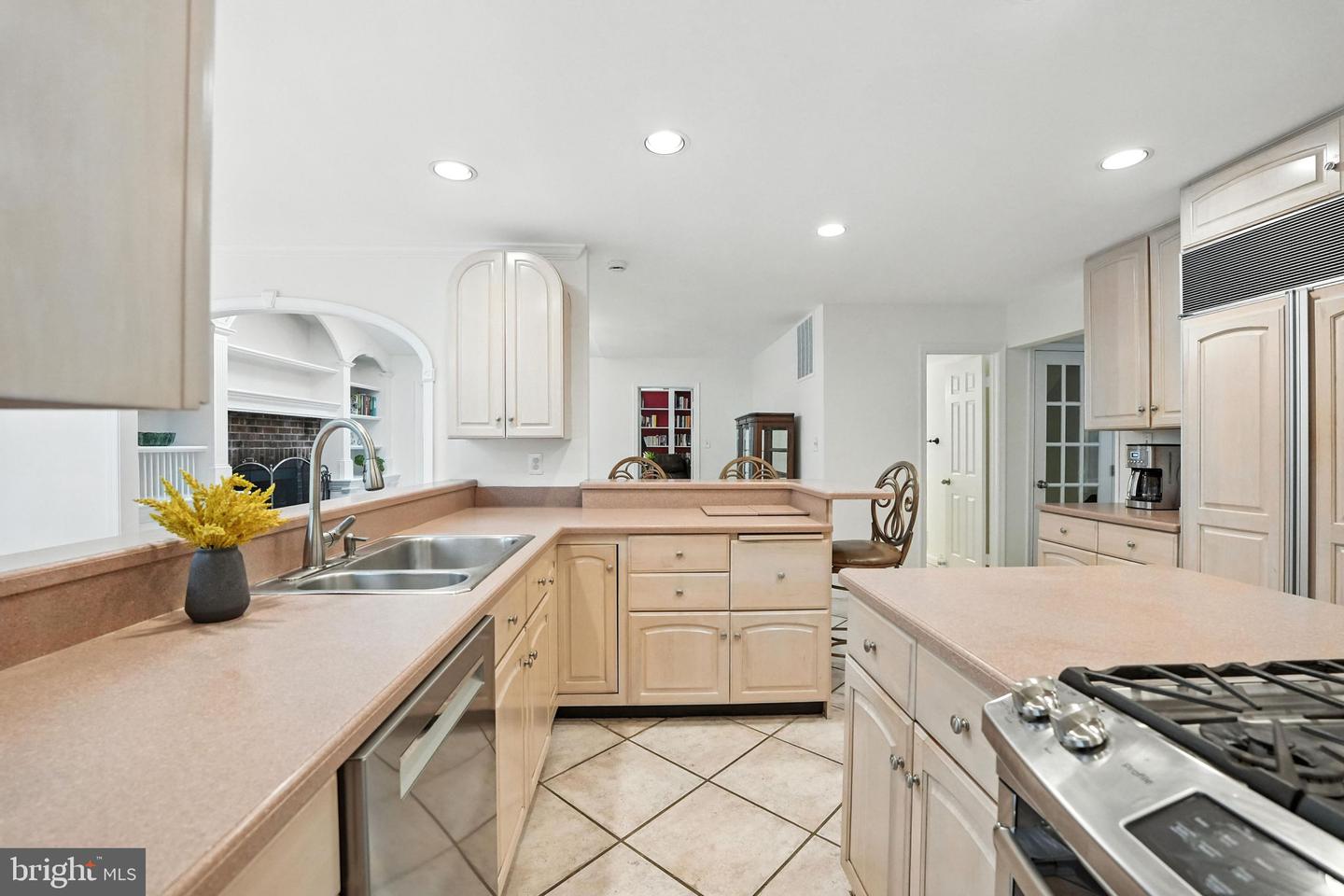 11923 LATIGO LN, OAKTON, Virginia 22124, 4 Bedrooms Bedrooms, ,3 BathroomsBathrooms,Residential,For sale,11923 LATIGO LN,VAFX2252972 MLS # VAFX2252972