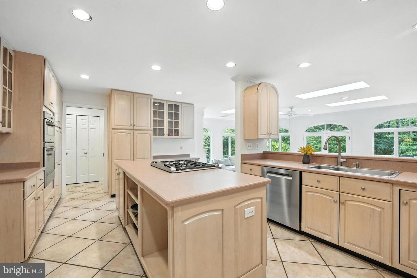 11923 LATIGO LN, OAKTON, Virginia 22124, 4 Bedrooms Bedrooms, ,3 BathroomsBathrooms,Residential,For sale,11923 LATIGO LN,VAFX2252972 MLS # VAFX2252972