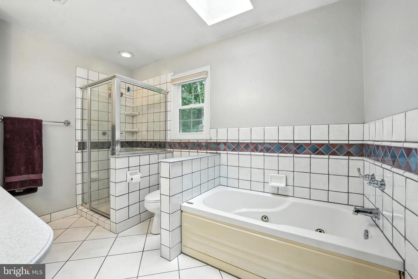 11923 LATIGO LN, OAKTON, Virginia 22124, 4 Bedrooms Bedrooms, ,3 BathroomsBathrooms,Residential,For sale,11923 LATIGO LN,VAFX2252972 MLS # VAFX2252972